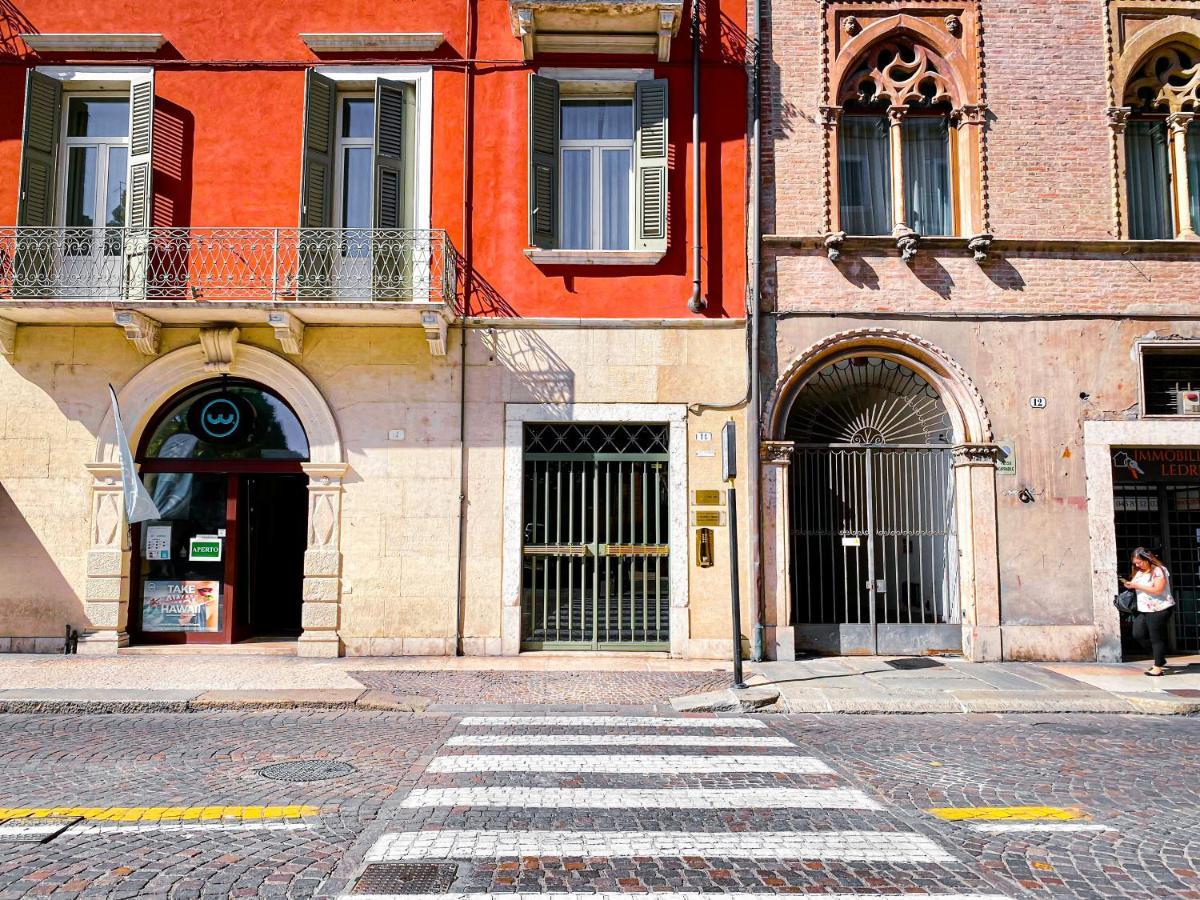 Tra Piazza Erbe E Piazza Bra Raffinata Maison Hotel Verona Exterior photo